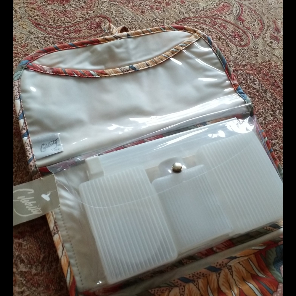 NEW Celebrity Travel Organizer - Picture 5 of 10